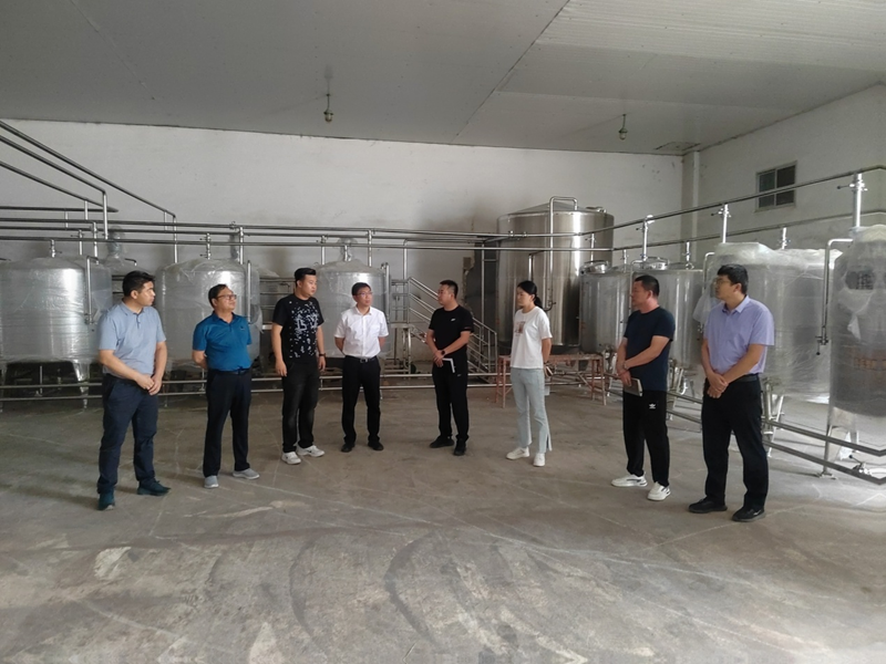 石嘴山市副市長(zhǎng)、惠農(nóng)區(qū)委書記王宇翔蒞臨寧夏興康恒潤(rùn)農(nóng)業(yè)科技發(fā)展有限公司調(diào)研